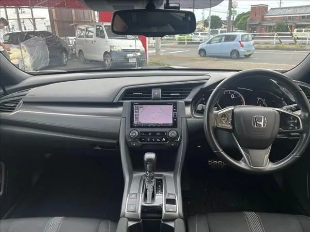 Honda Civic Hatchback 2017 photo 3