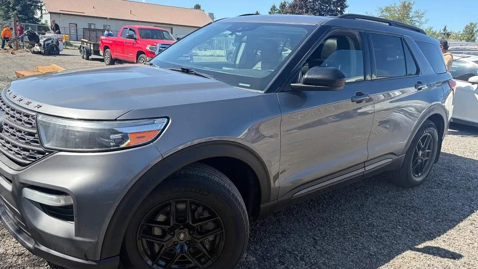 Ford Explorer 2022 photo 2