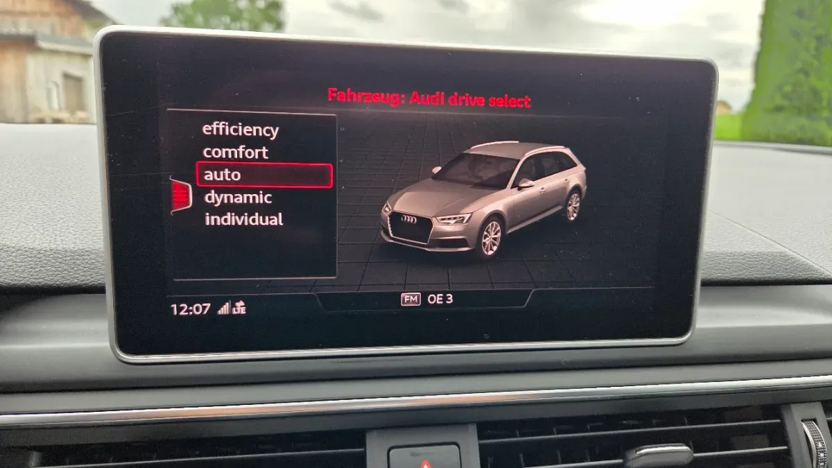 Audi A4 2018 photo 2