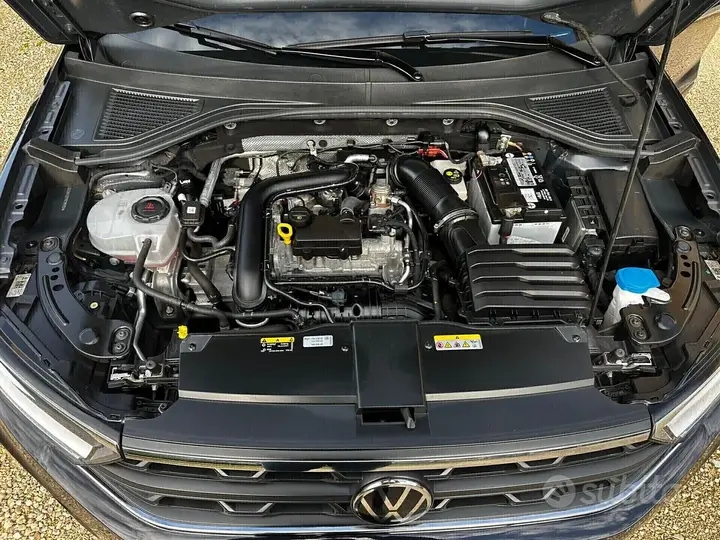 Volkswagen T-Roc 2023 photo 2