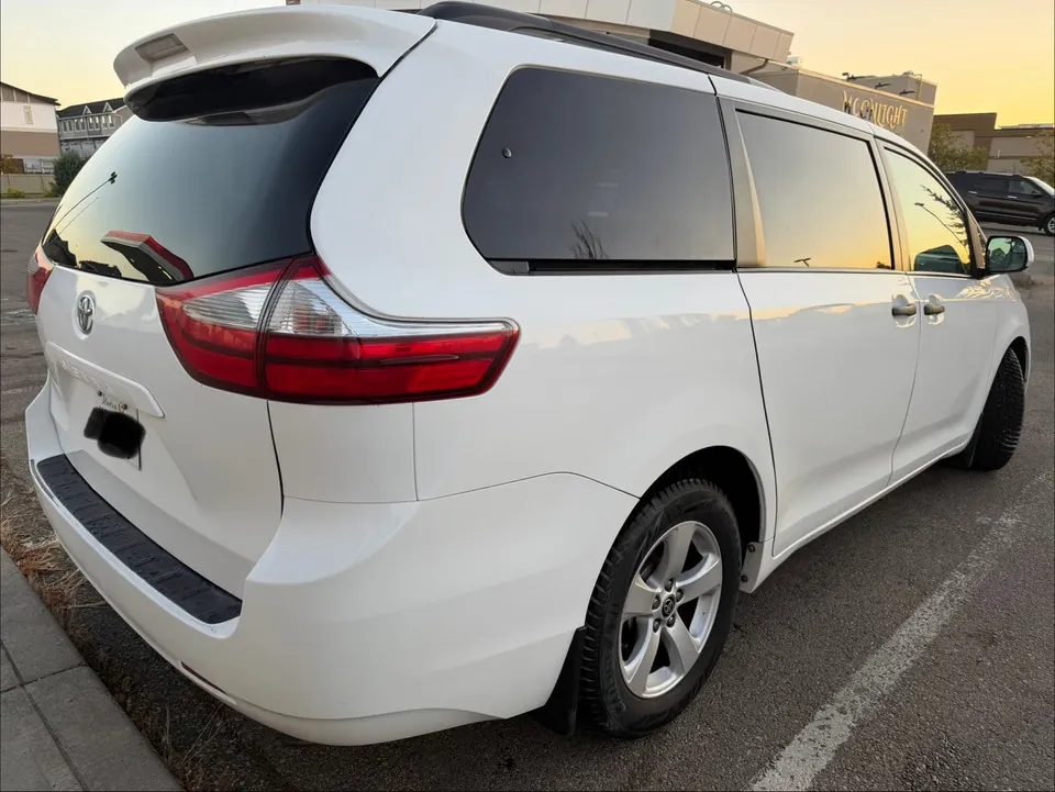 Toyota Sienna 2017 photo 3