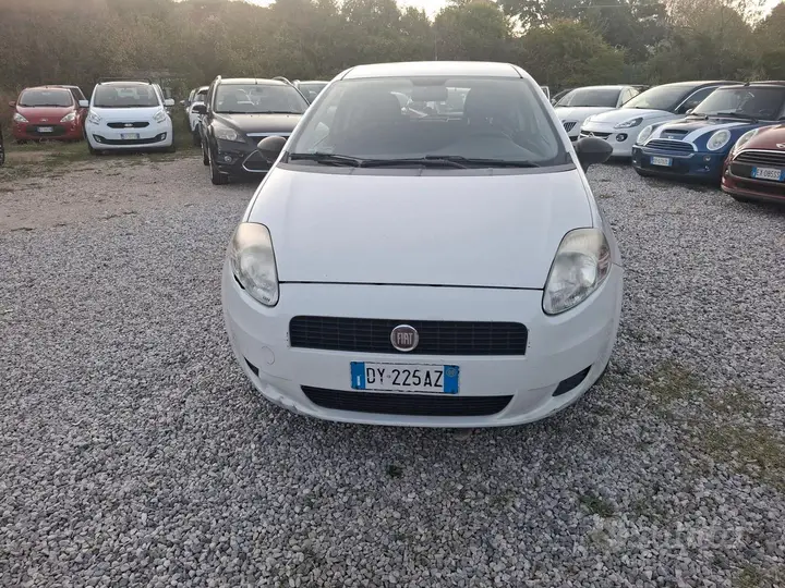 Fiat Grande Punto 2009 photo 2
