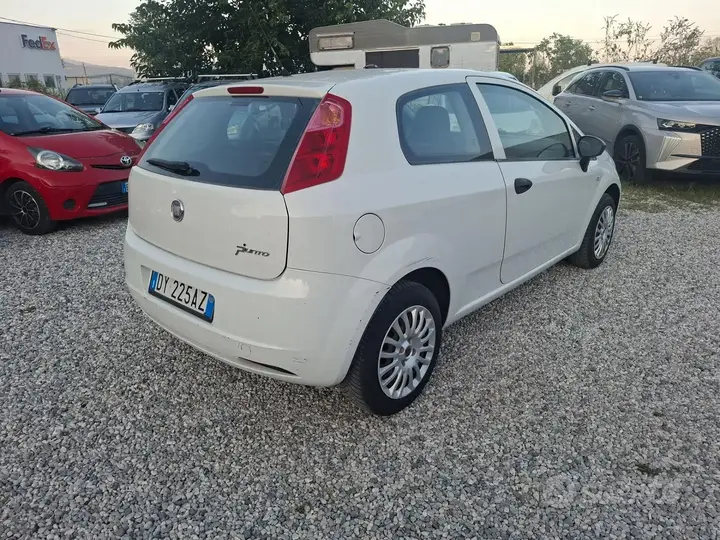 Fiat Grande Punto 2009 photo 5