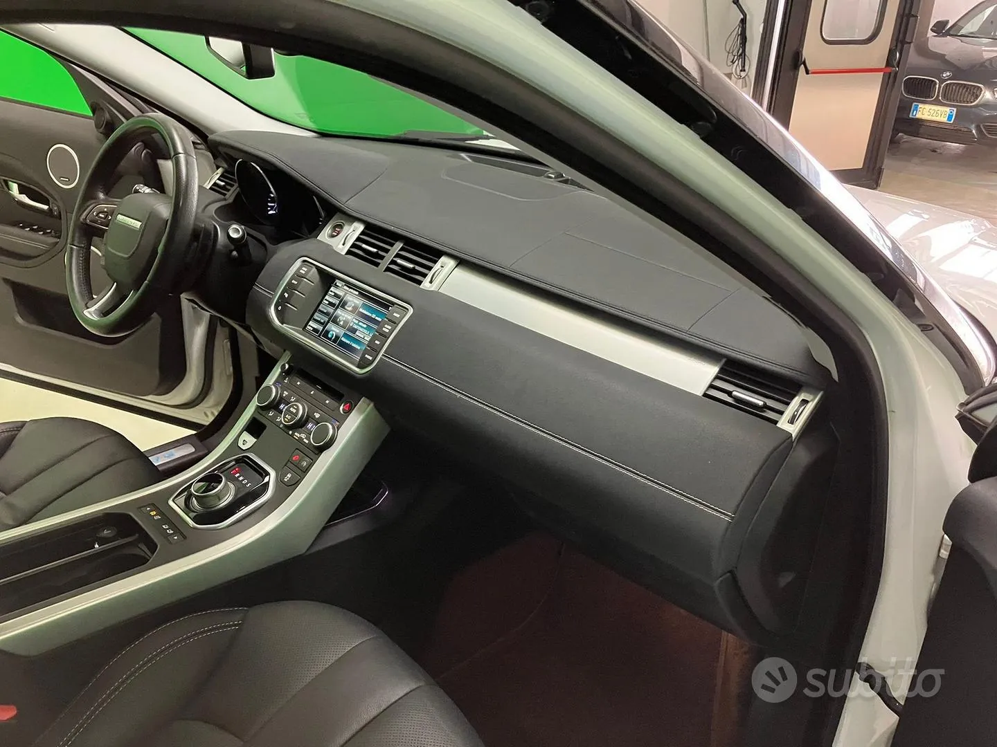 Land Rover Range Rover Evoque 2015 photo 4