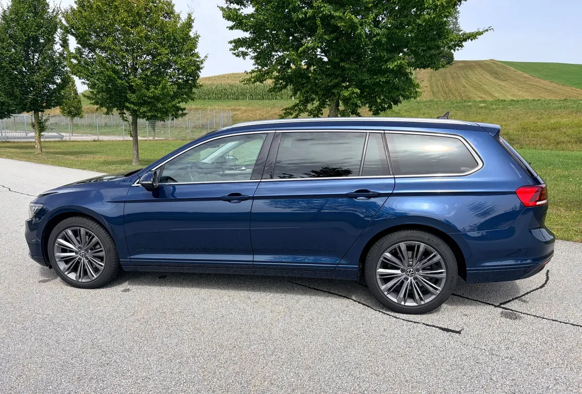 Volkswagen Passat 2021 photo 2
