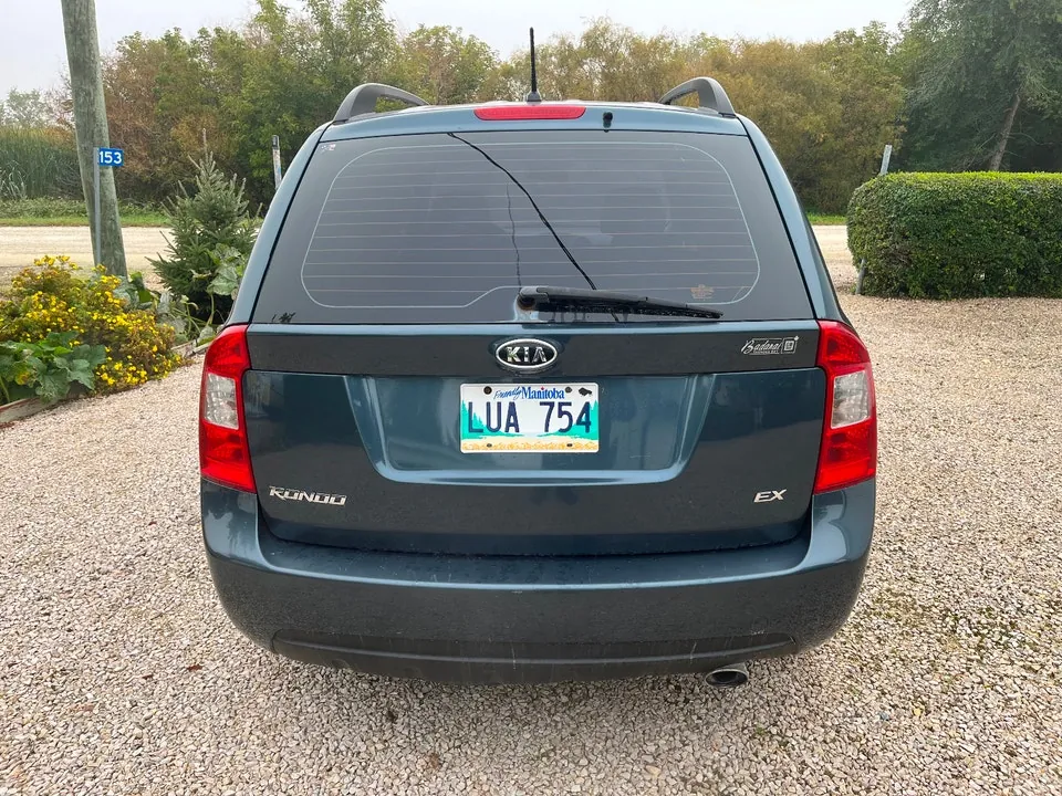 Kia Rondo 2009 photo 5