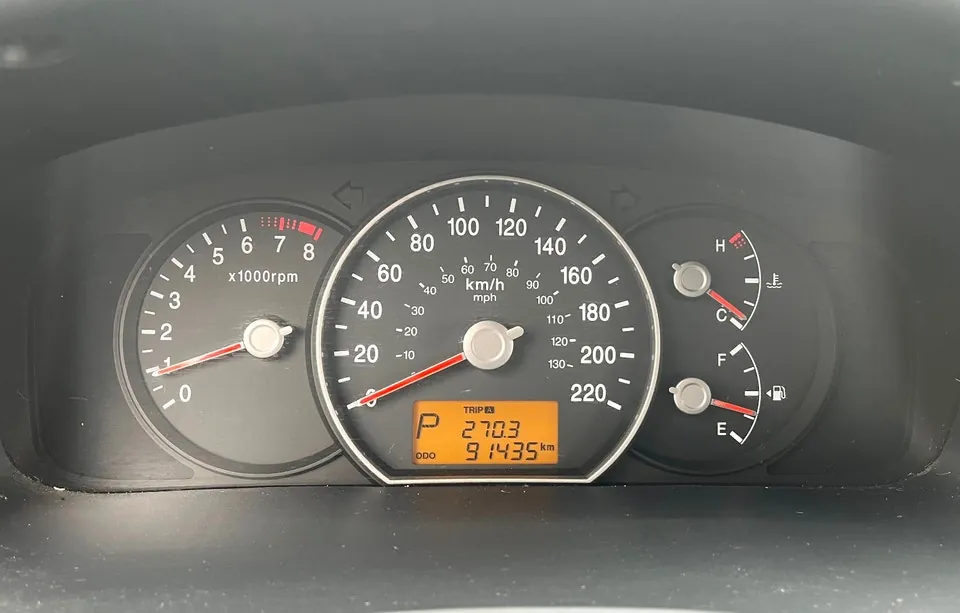 Kia Rondo 2009 photo 2