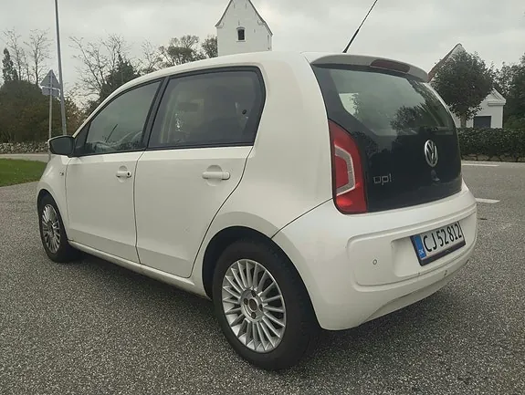 Volkswagen Up 2013 photo 4