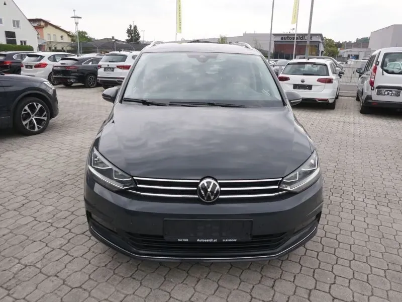 Volkswagen Touran 2023 photo 2