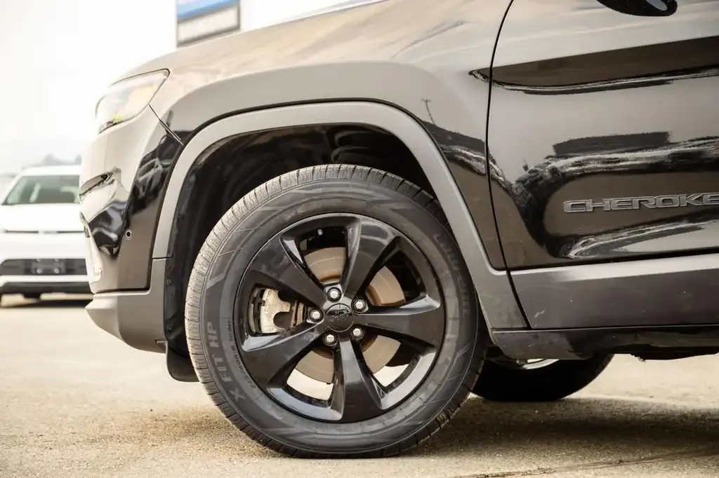 Jeep Cherokee 2023 photo 3