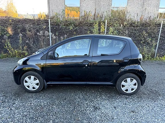 Toyota Aygo 2010 photo 2