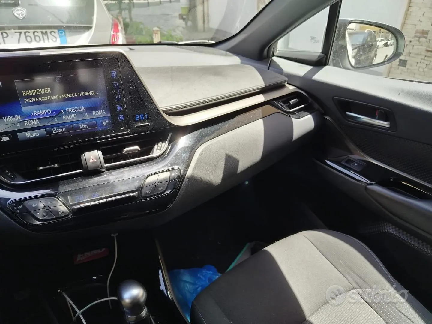 Toyota C-Hr 2018 photo 4