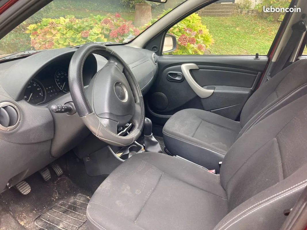 Dacia Sandero 2010 photo 3