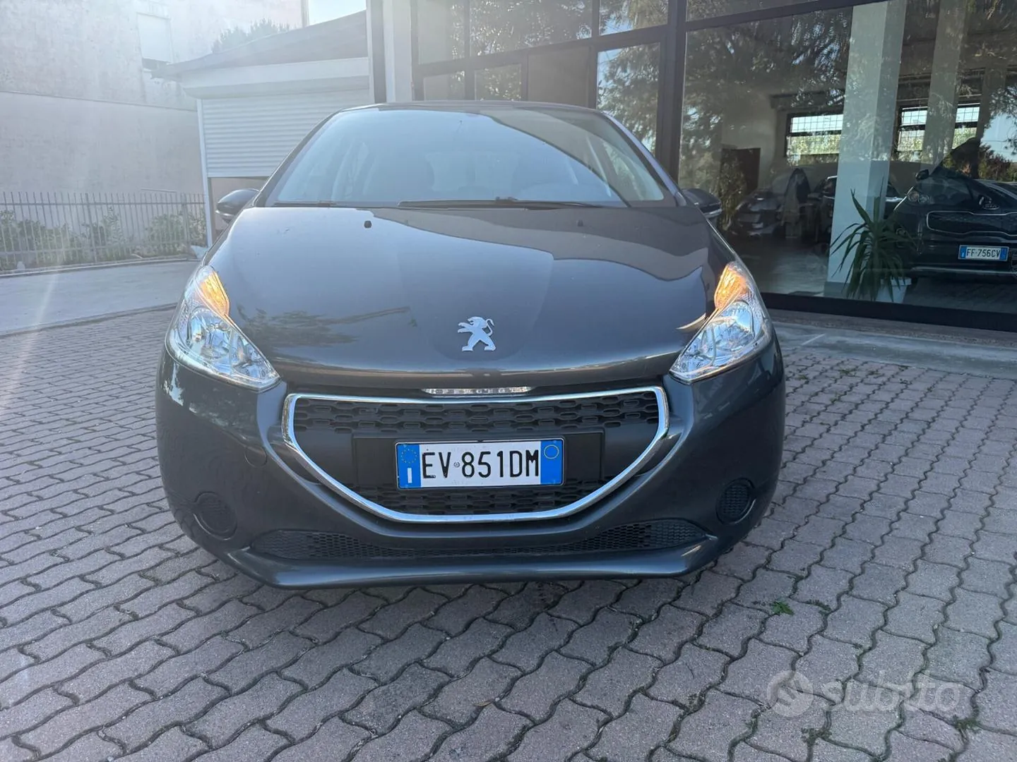 Peugeot 208 2014 photo 2