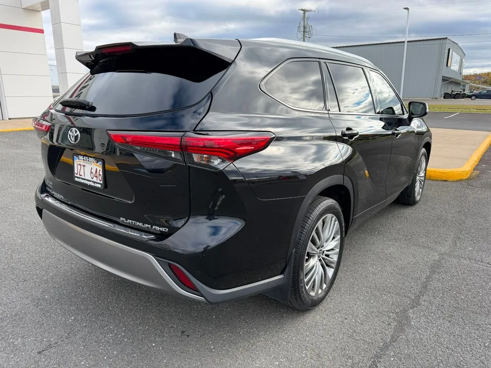 Toyota Highlander 2022 photo 3