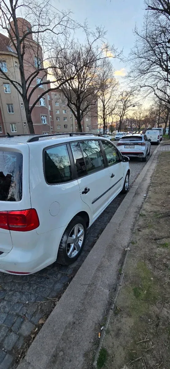 Volkswagen Touran 2012 photo 3