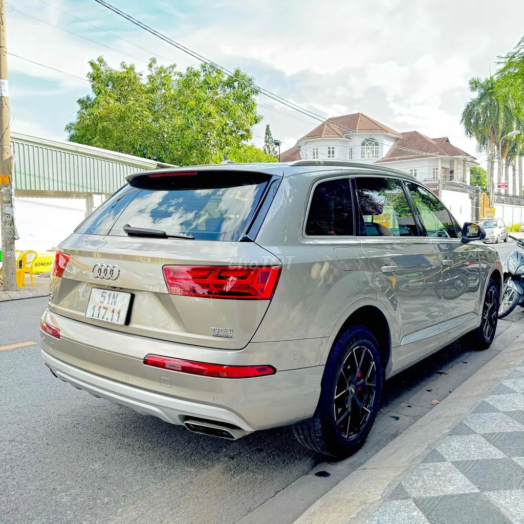 Audi Q7 2017 photo 2
