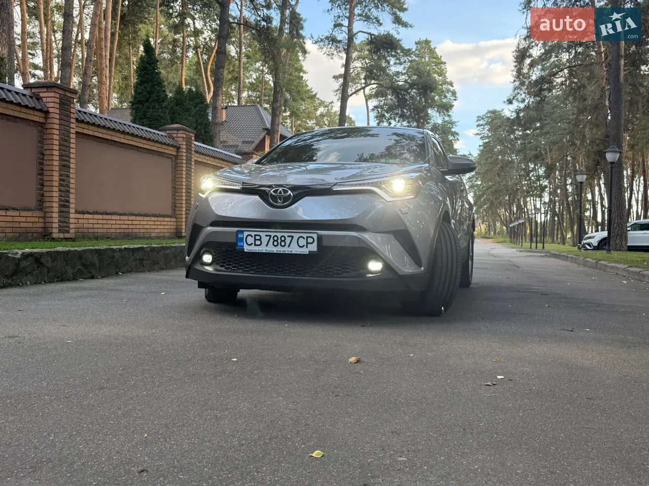 Toyota C-Hr 2018 photo 2