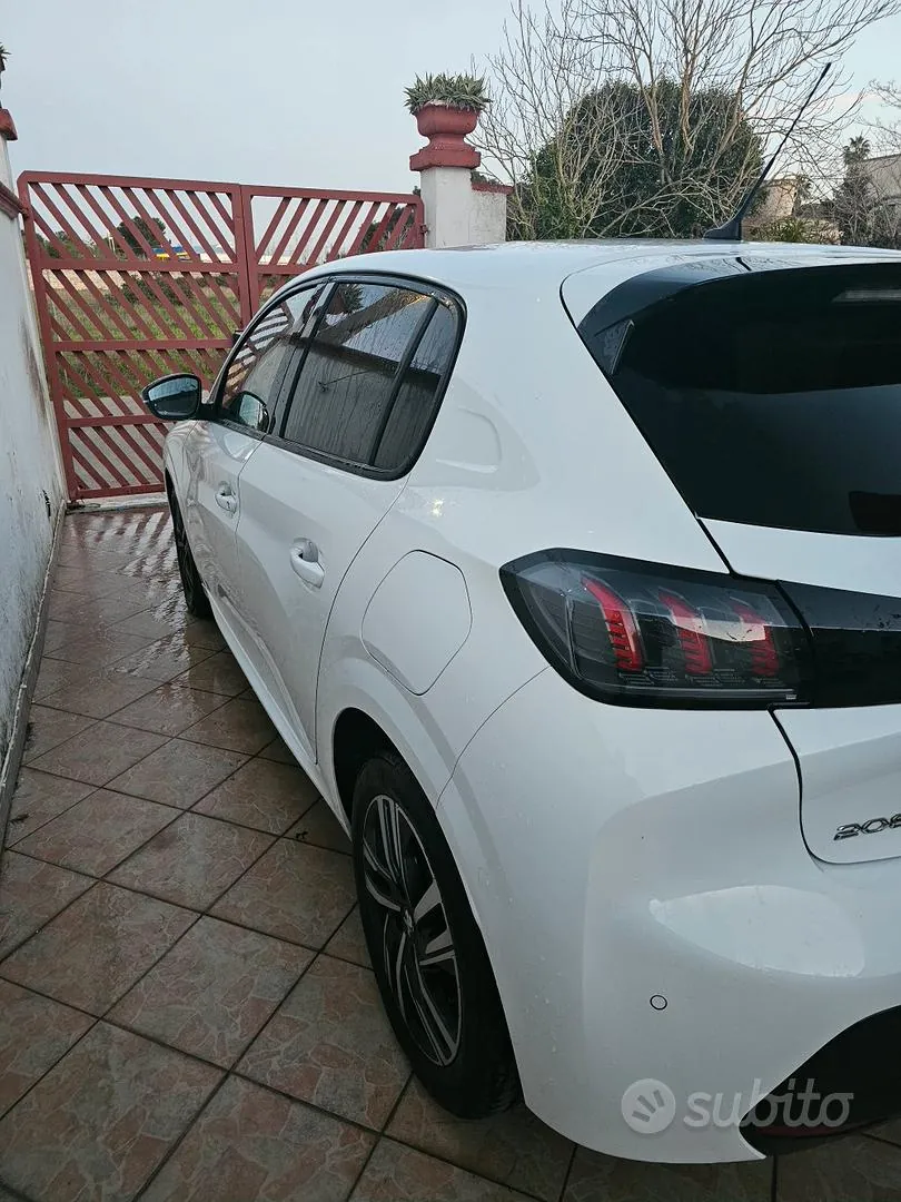Peugeot 208 2023 photo 4