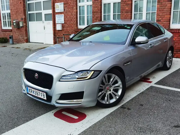 Jaguar Xf 2017 photo 3