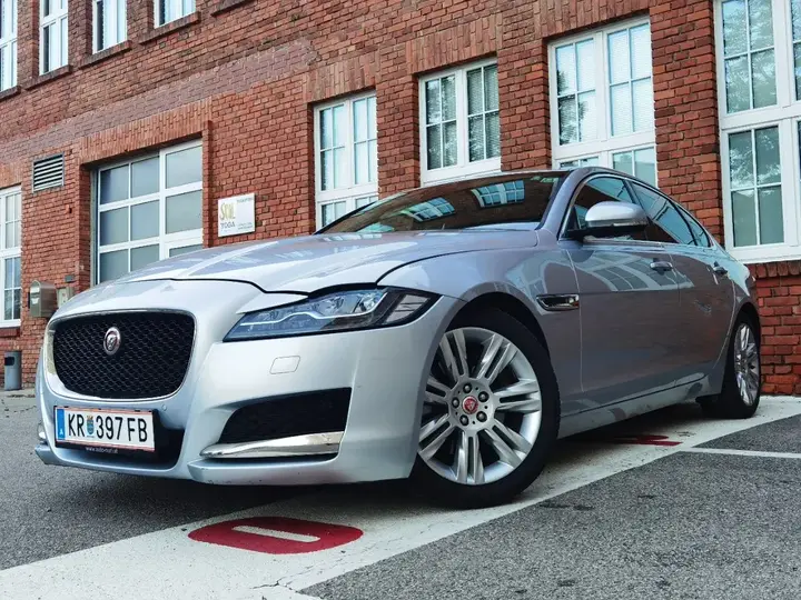 Jaguar Xf 2017 photo 2