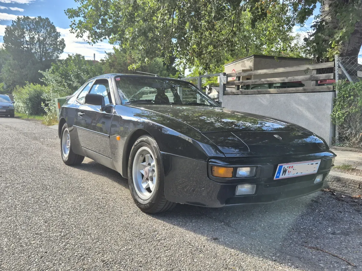 Porsche 944 1984 photo 3