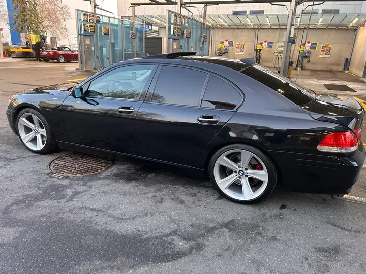 BMW 7 Series 2006 photo 2