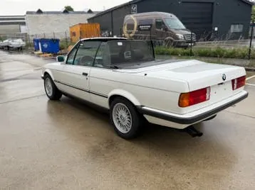 BMW E30 1986 photo 3