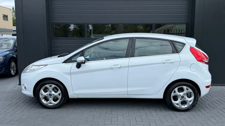 Ford Fiesta 2011 photo 3