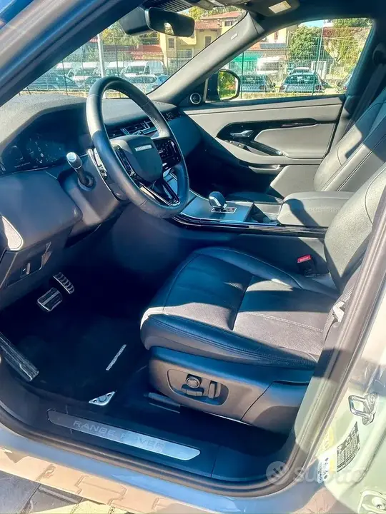 Land Rover Range Rover Evoque 2024 photo 3