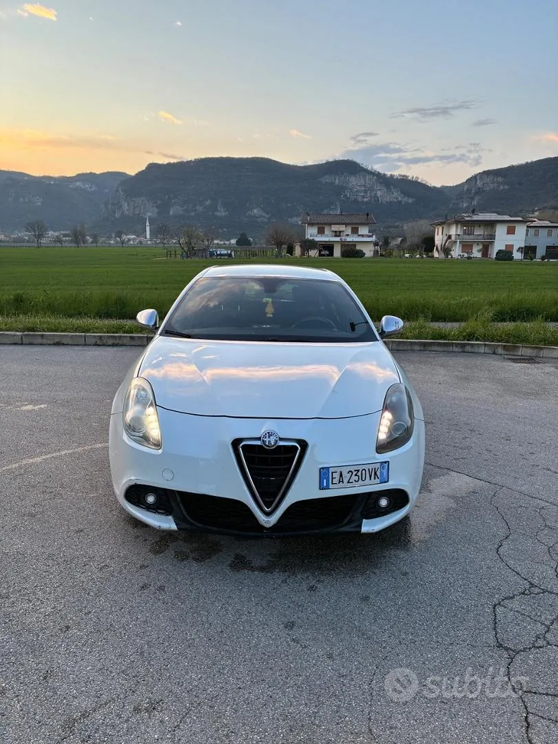Alfa Romeo Giulietta 2010 photo 2