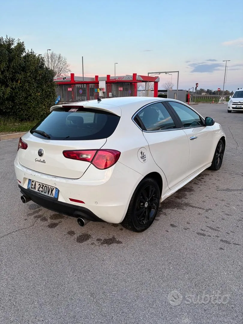 Alfa Romeo Giulietta 2010 photo 4