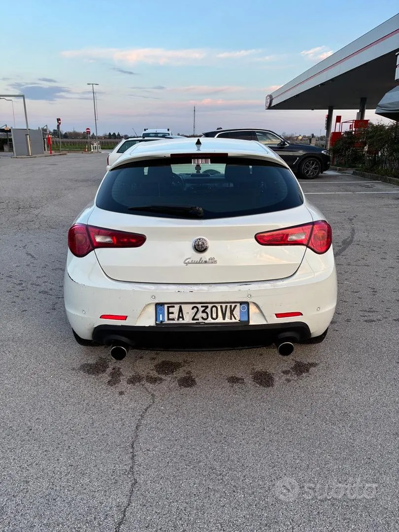 Alfa Romeo Giulietta 2010 photo 5