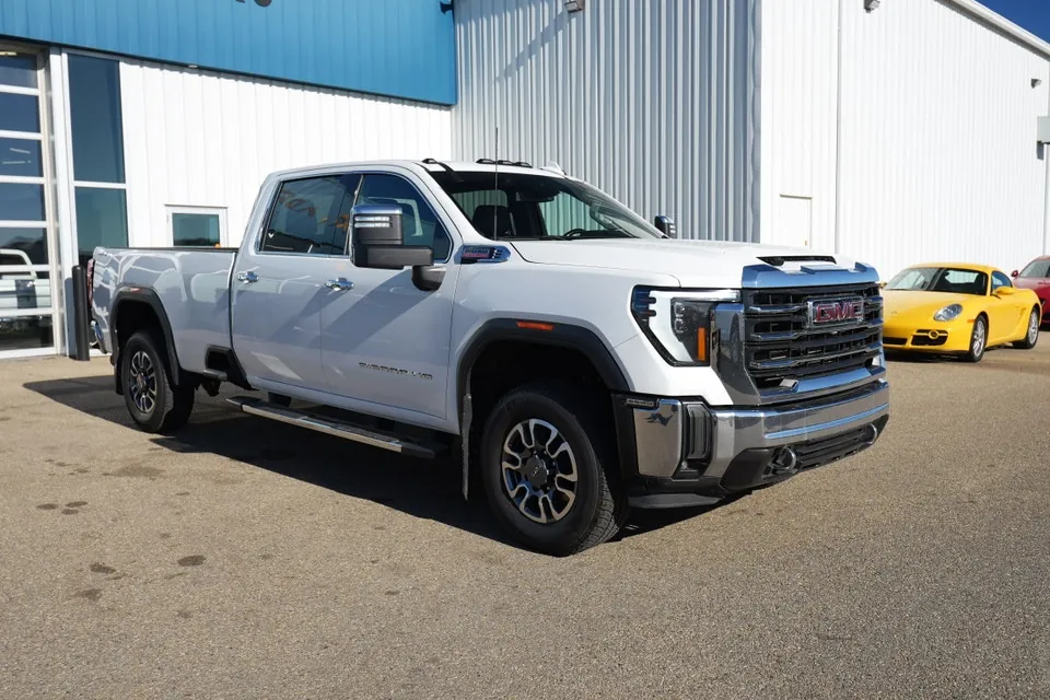 GMC Sierra 3500Hd 2024 photo 3