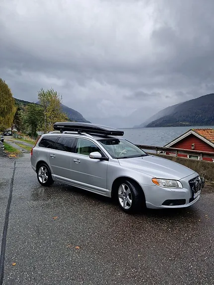 Volvo V70 2010 photo 2
