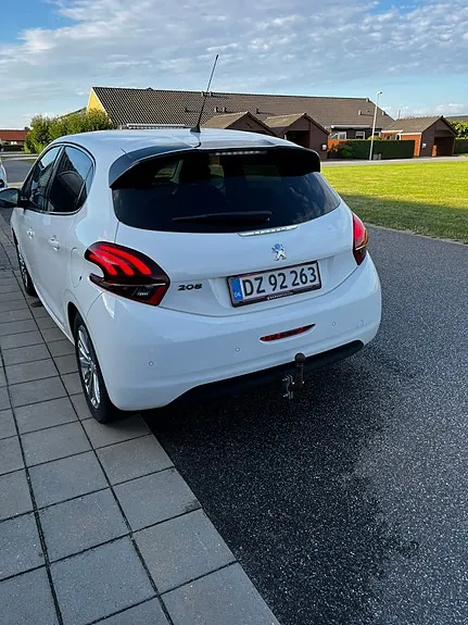 Peugeot 208 2018 photo 2
