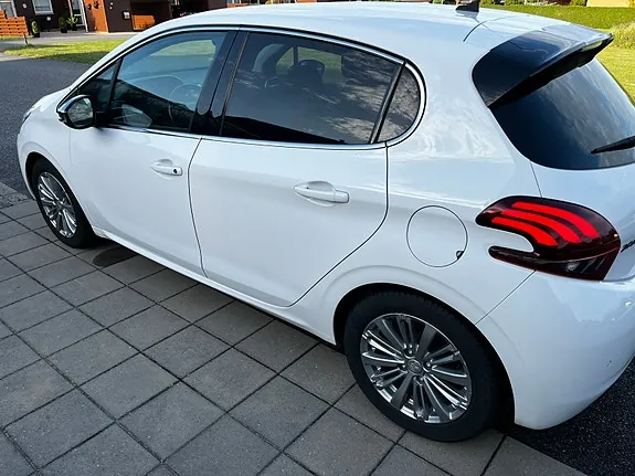 Peugeot 208 2018 photo 4
