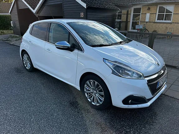 Peugeot 208 2018 photo 3