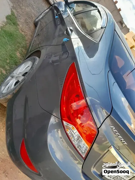 Hyundai Accent 2011 photo 2