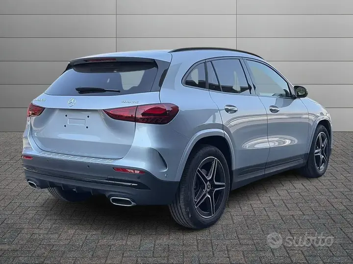 Mercedes-Benz Gla photo 2