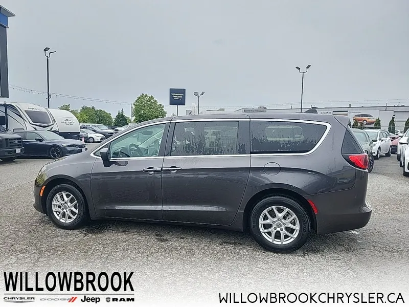 Chrysler Grand Caravan 2023 photo 4