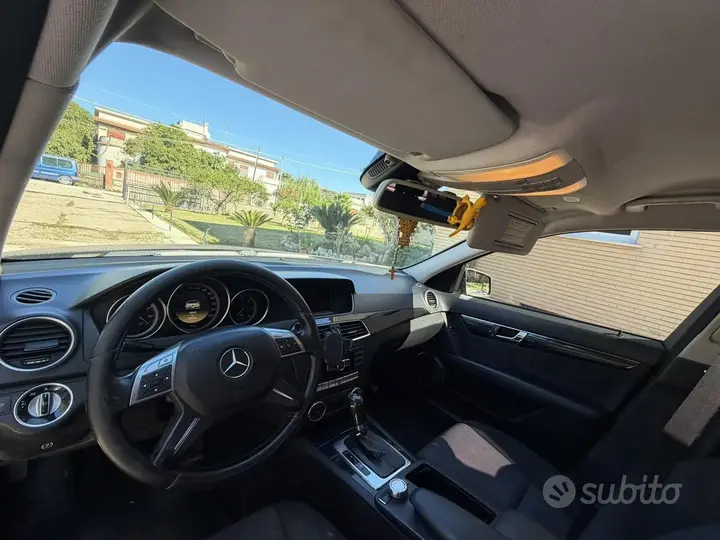 Mercedes-Benz C220