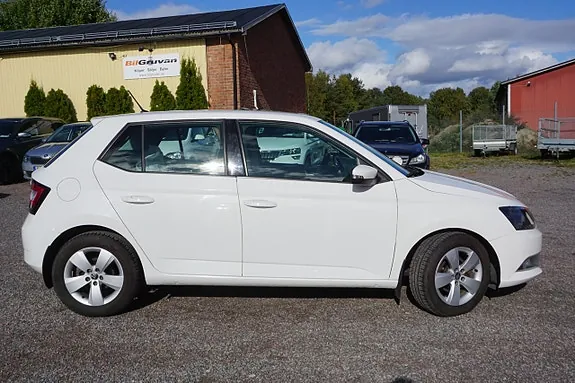 Skoda Fabia 2015 photo 2