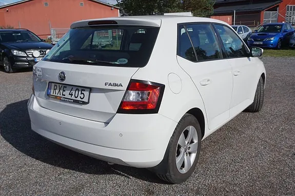 Skoda Fabia 2015 photo 3