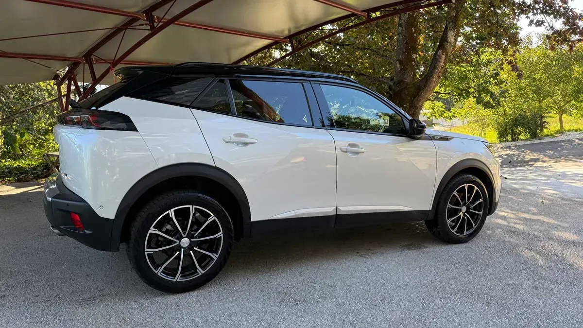 Peugeot 2008 2022 photo 2