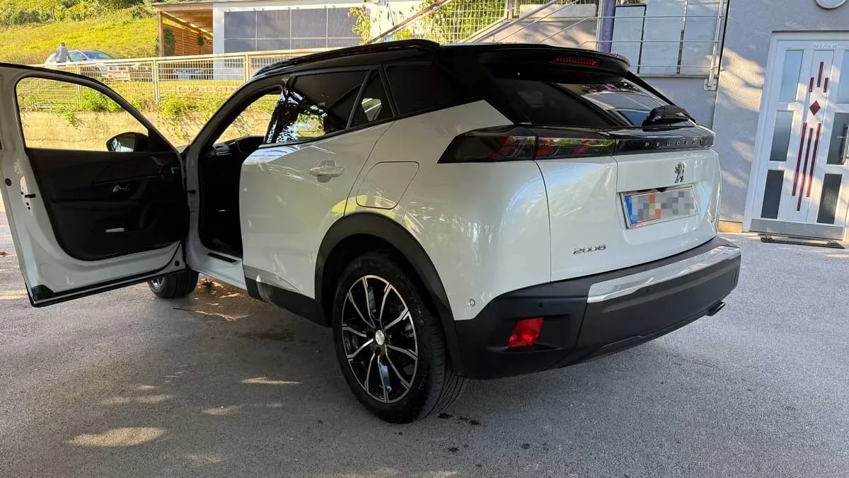 Peugeot 2008 2022 photo 3