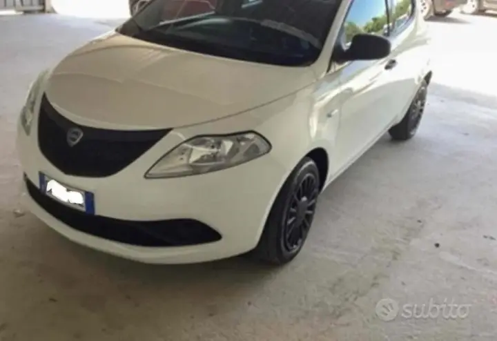 Lancia Ypsilon