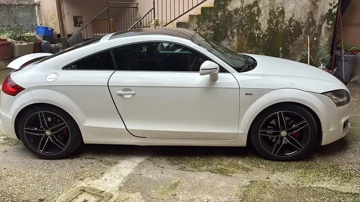 Audi Tt 2010 photo 2