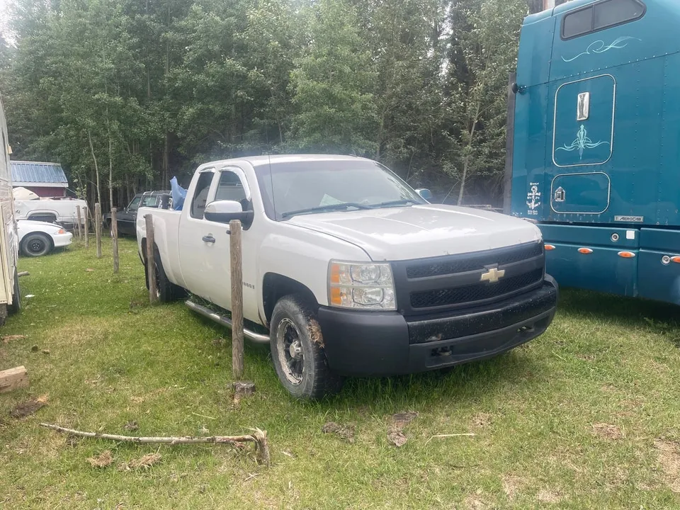 Chevrolet Silverado 2001 photo 2