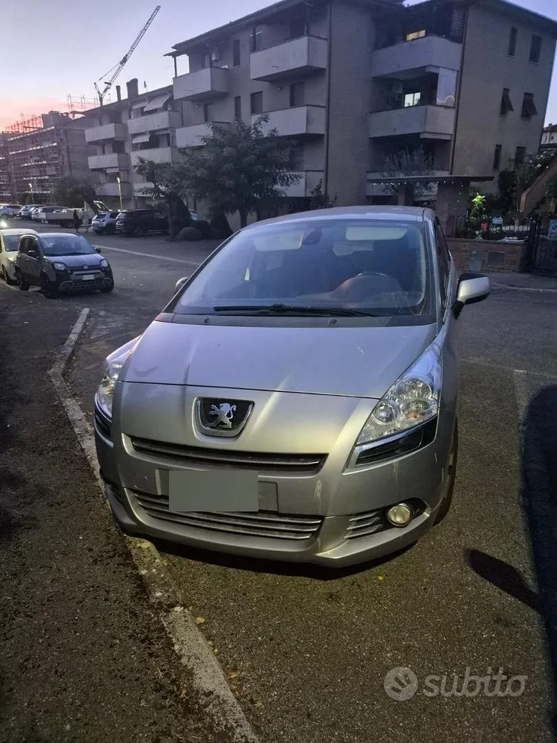 Peugeot 5008 2011 photo 4